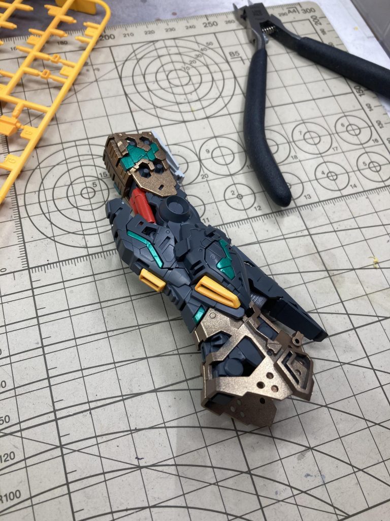 発動モードでチラ見えするフレームはカッパーゴールドで塗っています。