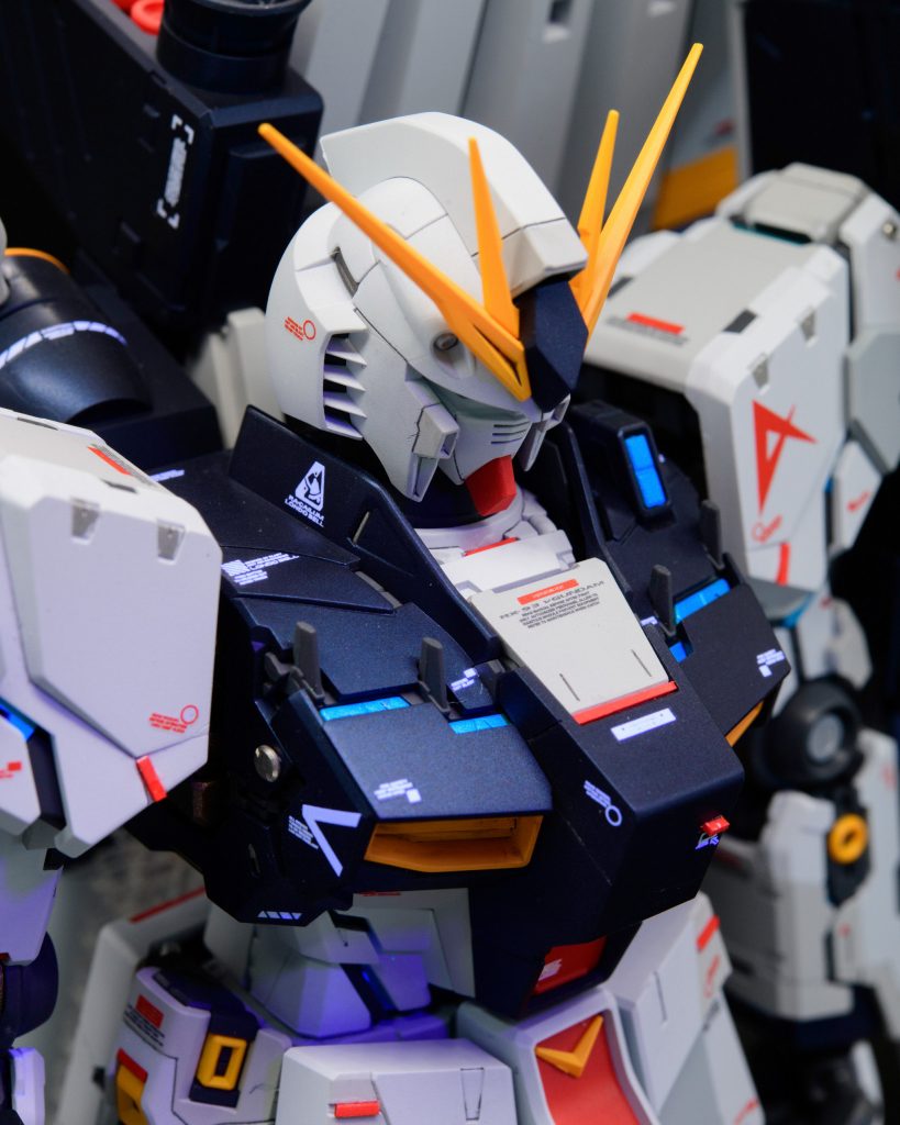 前に買ったプレミアムブルーブラックは、実はνガンダムに使いたくて買いました。