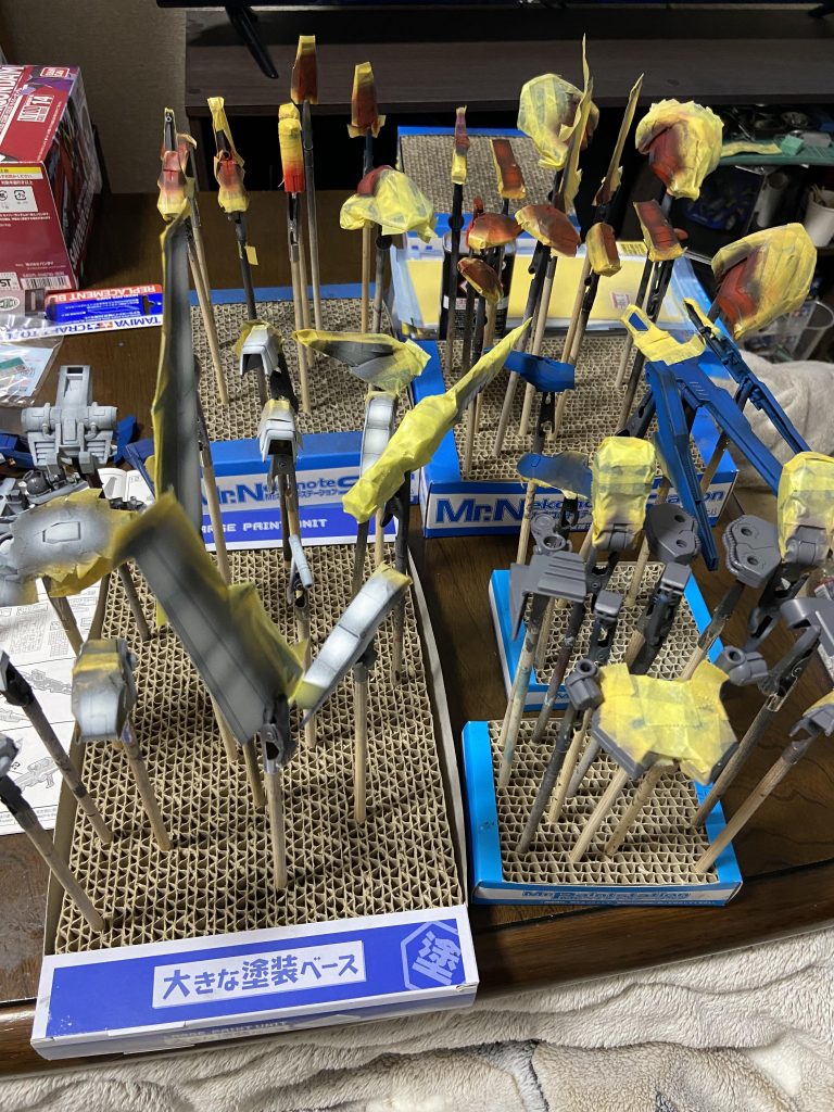 赤いワンポイントなど部分塗装も多めに行い情報量を増やしました。