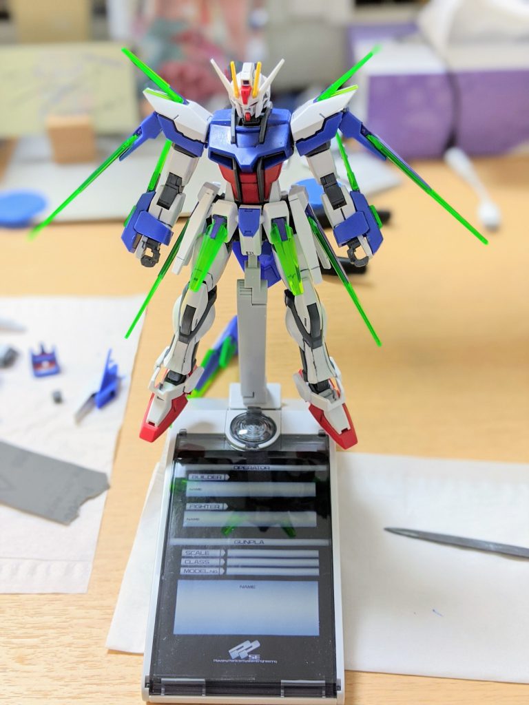 製作着手時の状態です。青色の部分はすみれ色に、白色部分はグレーに変更しています。