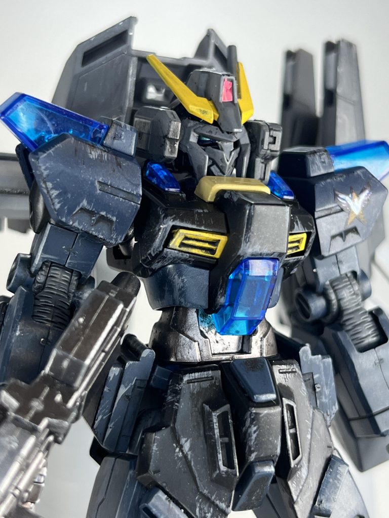 マスク部分は30MMのオプションパーツを使いつつ、ビルドMk-IIなどのパーツも加えてガンプラらしくしたつもりですツインアイに変更してマスクコマンダー感も