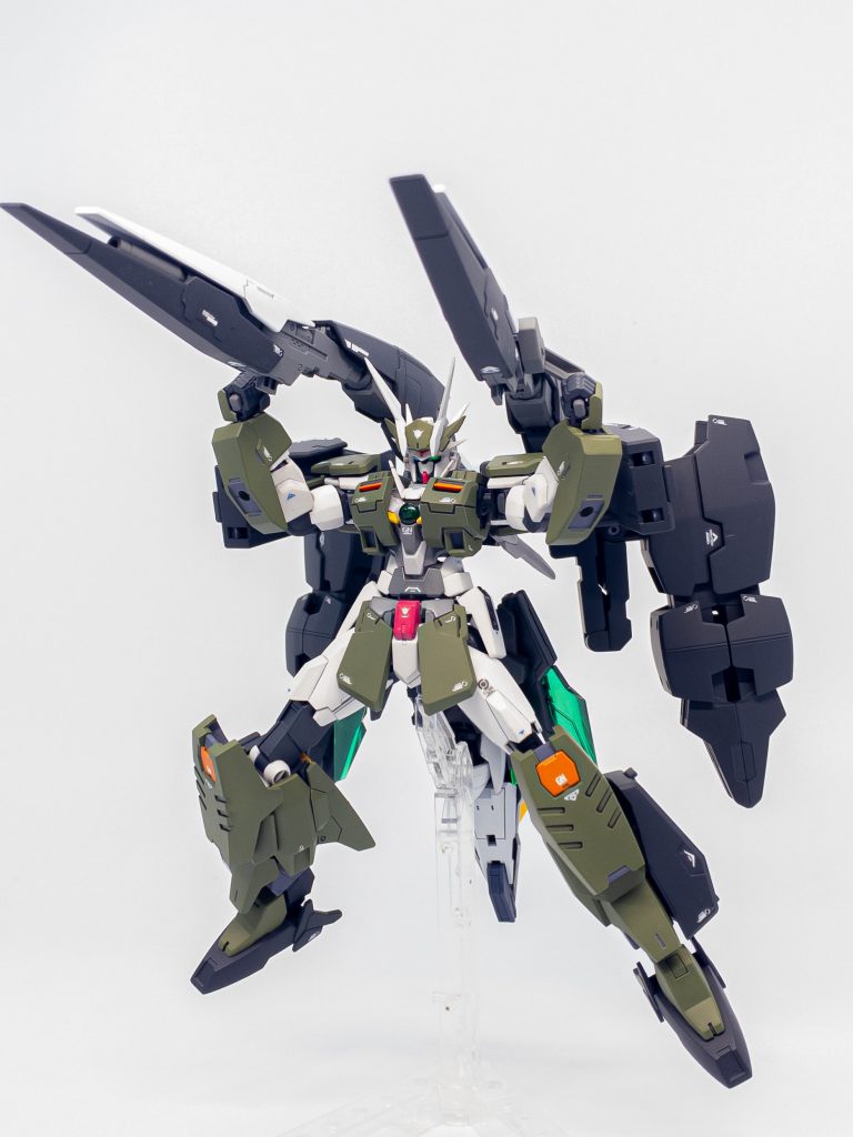 ツインバスターキャノンGNツインブラスターとGNキャノンを連結し長射程の粒子ビームを放つ。