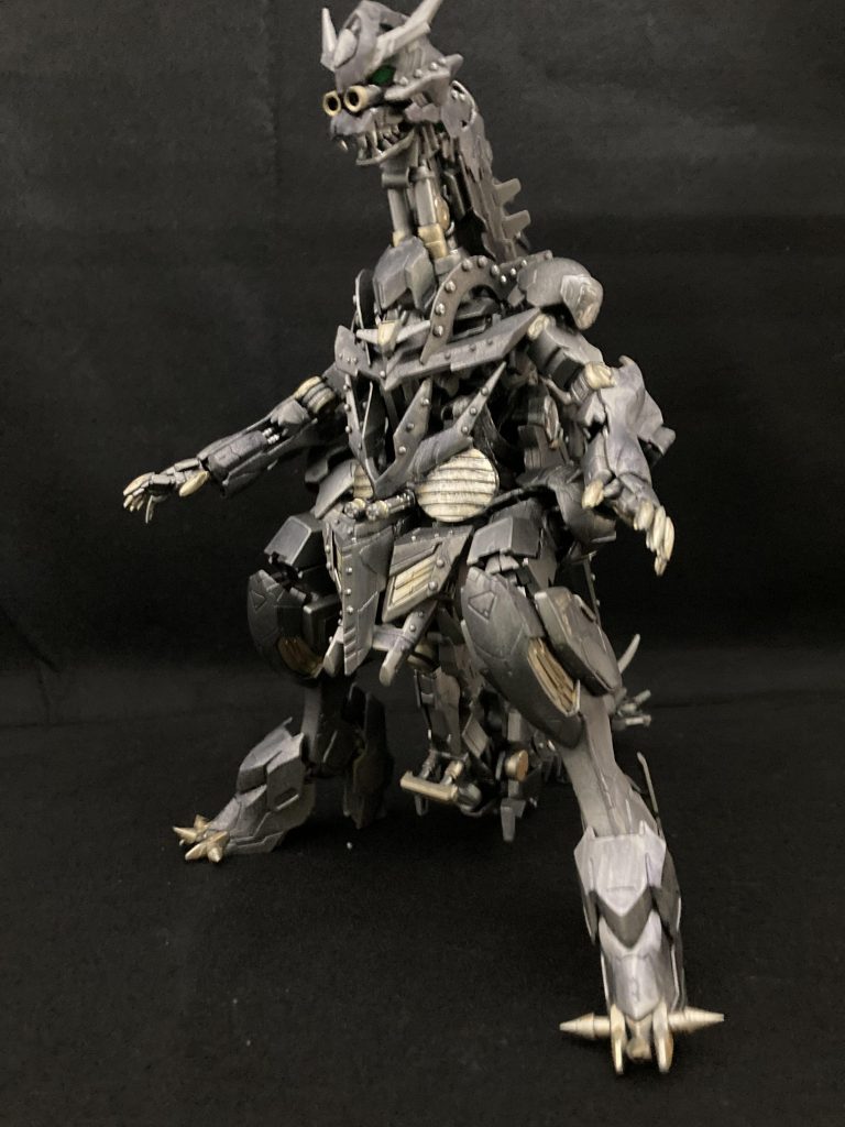 大きな頭はSDに恐竜クチを付けてそれらしく…