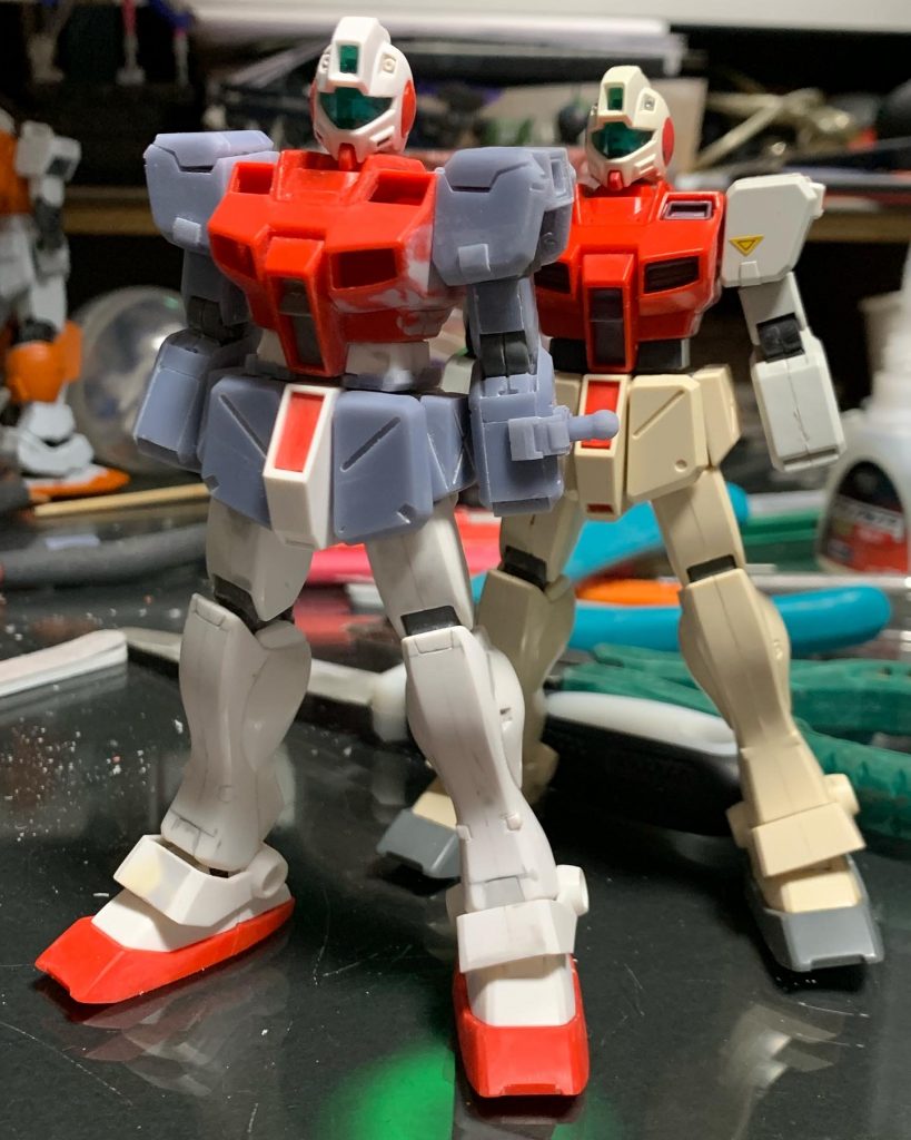 グレーの部分が自作した3Dプリントパーツ。後ろは素組みのジムコマンド(ジャンク寄せ集め)