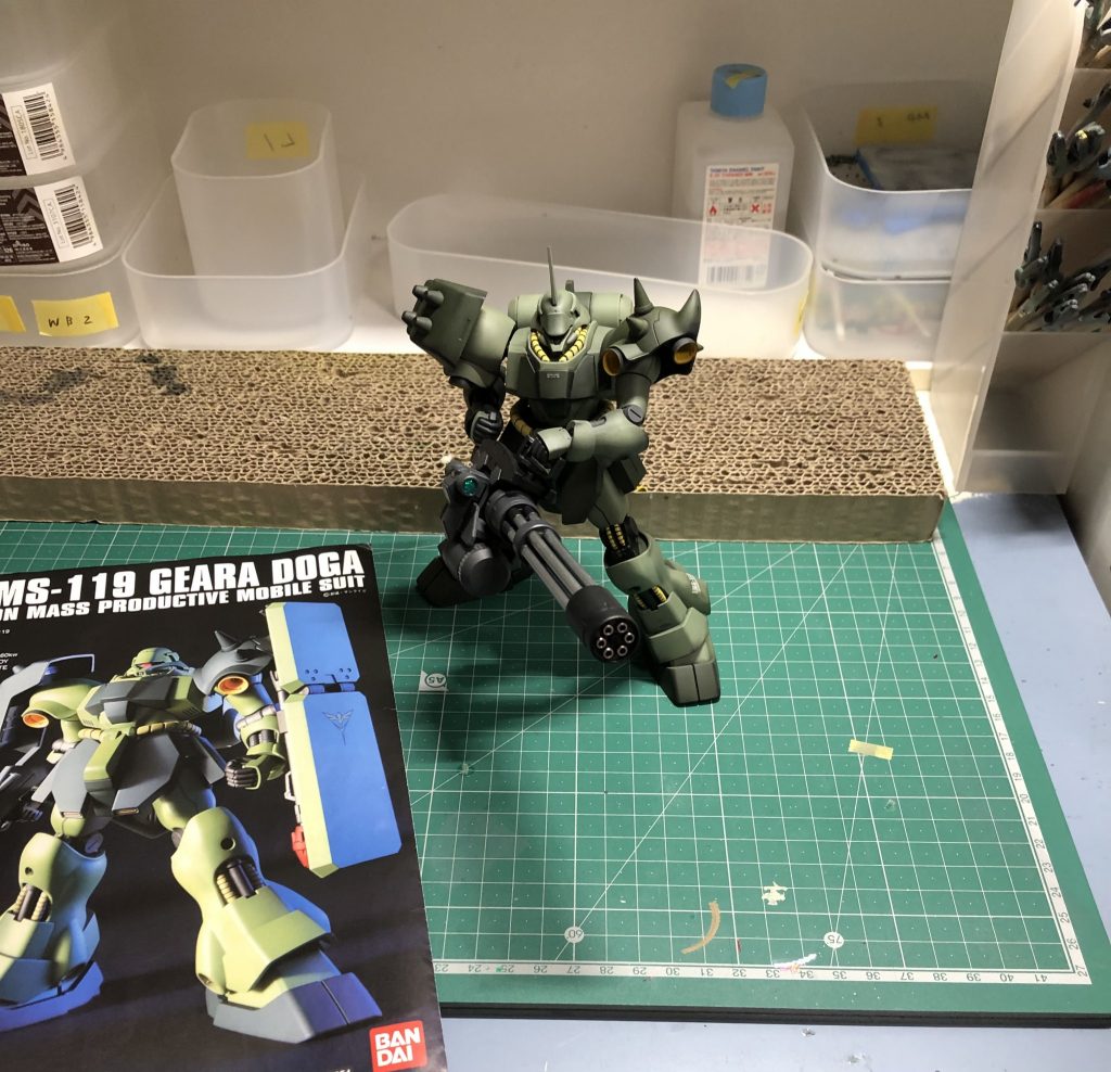 きれいに仕上げるつもりが、ジオン系はどうしてもいつも汚してしまう方向に、、。逆シャアのモビルスーツは逸品ですね。閲覧ありがとう😊ございます。また宜しくお願いします。