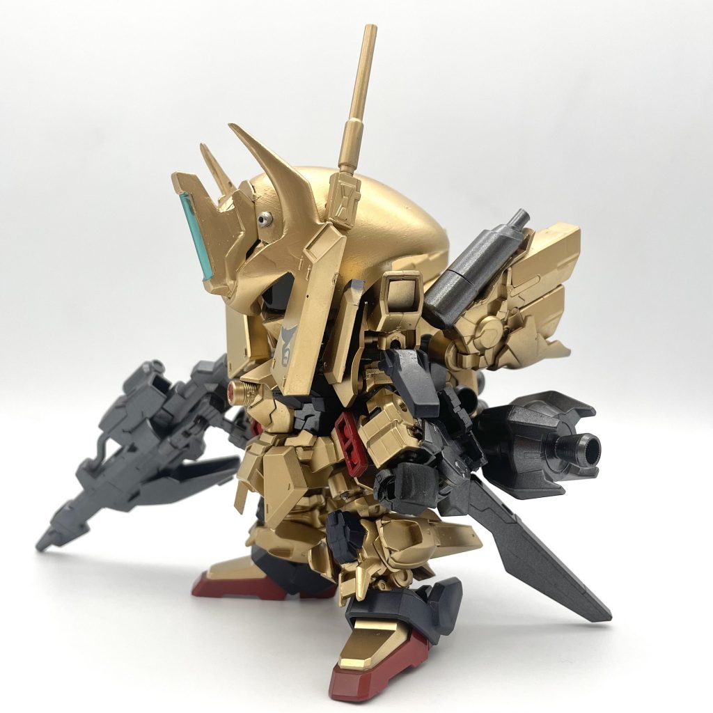 後ろに伸びてる頭。細く切ったプラ板を重ねて大体の形を出し。上にパテを盛り成型しました。