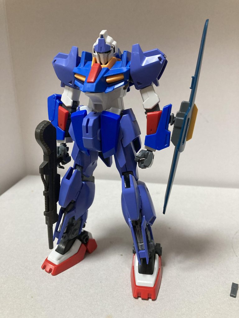 ZZⅡの腹部の腕接続ポリと腰部取り付けポリの交換、胸部を削って腕を取り付けられるようにしましたこの時はまだシールドがネモのものですねまたなんか見た目的にトランスフォーマーとかにいそうだなと思ってました