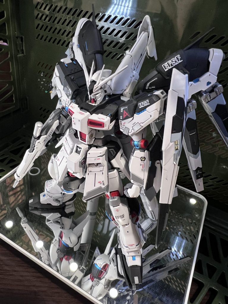 Hi-νガンダム typeR アムロ機–2枚目/制作者：真樹京介