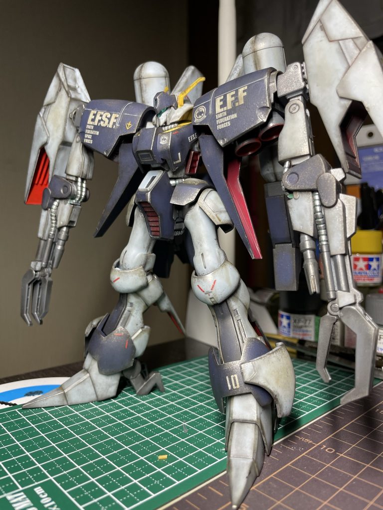 キットの持ち味を活かしました。部分塗装と水性塗料の焼鉄色リアルタッチマーカーブラウン グレー使用ウェザリングマスター スス 赤焼け オイルつや消し仕上げになります。