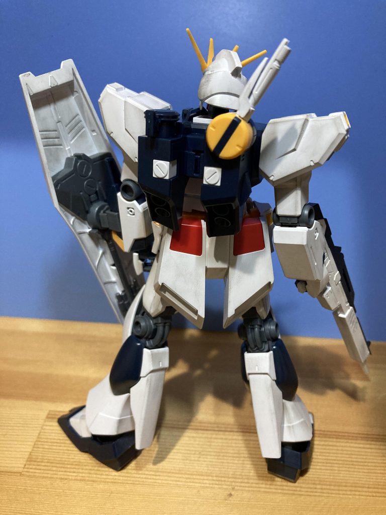 バックパックのビームサーベルの根元の黄丸に黒の斜めラインの色分けなどこのお値段でそこまでするかと^ ^