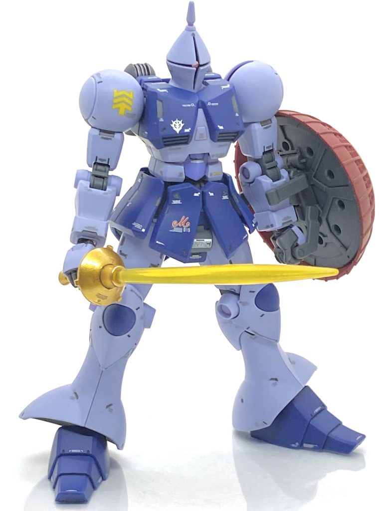 足の設置性の良さもこのキットのグッドポイントで踏ん張り気味の立ち方も容易に出来たのは嬉しく思いました。やはり足がちゃんと設置しないとカッコ悪く見えると感じます。形式番号が入りましたMGのデカールも相当使っていますがサイズ的にも全く違和感が無く、楽に貼る作業が出来ました。