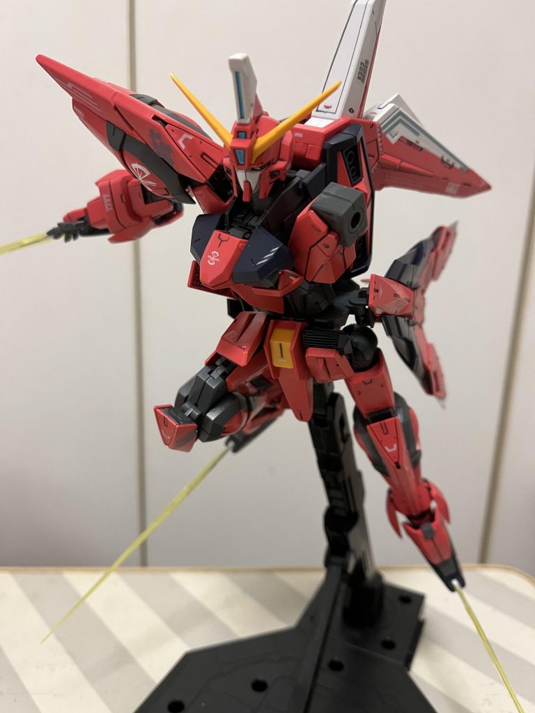 「イザーク…俺がお前を討つ！！」すみません、本当はストライクでこれをやりたかったんですが、ストライクはデカール貼り中に放置してから数年経過しており、まだ完成してないんです、、