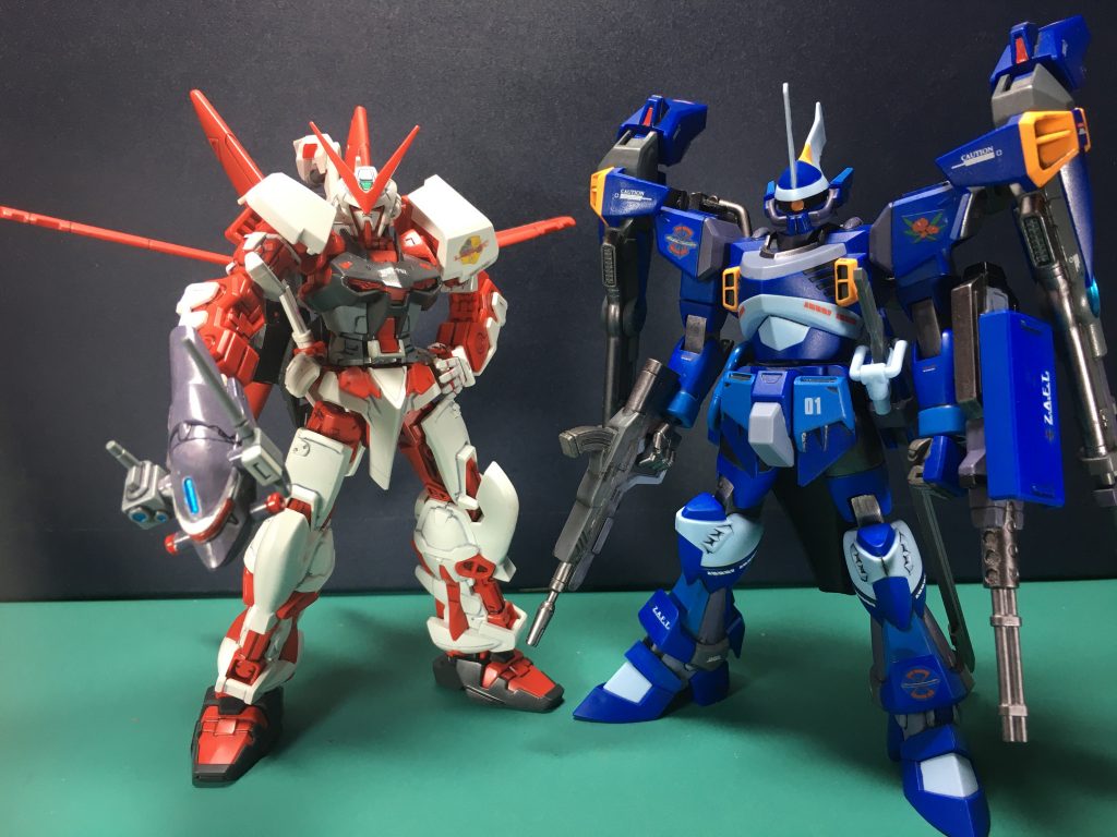 　SEED当時のPVで戦ったガンダムアストレイ レッドフレームと。劇中ではロウがオークションで競り落としたバクゥ戦術偵察タイプのヘッドユニット内に残っていた機密データの抹消、または入手者の始末の為通常のシグーを引き連れてきましたね。SFSのグゥルをガーベラで斬られたもののカッコよかったですねぇ。　この後の製作パートですが制作ストーリーも合わせてご覧ください。