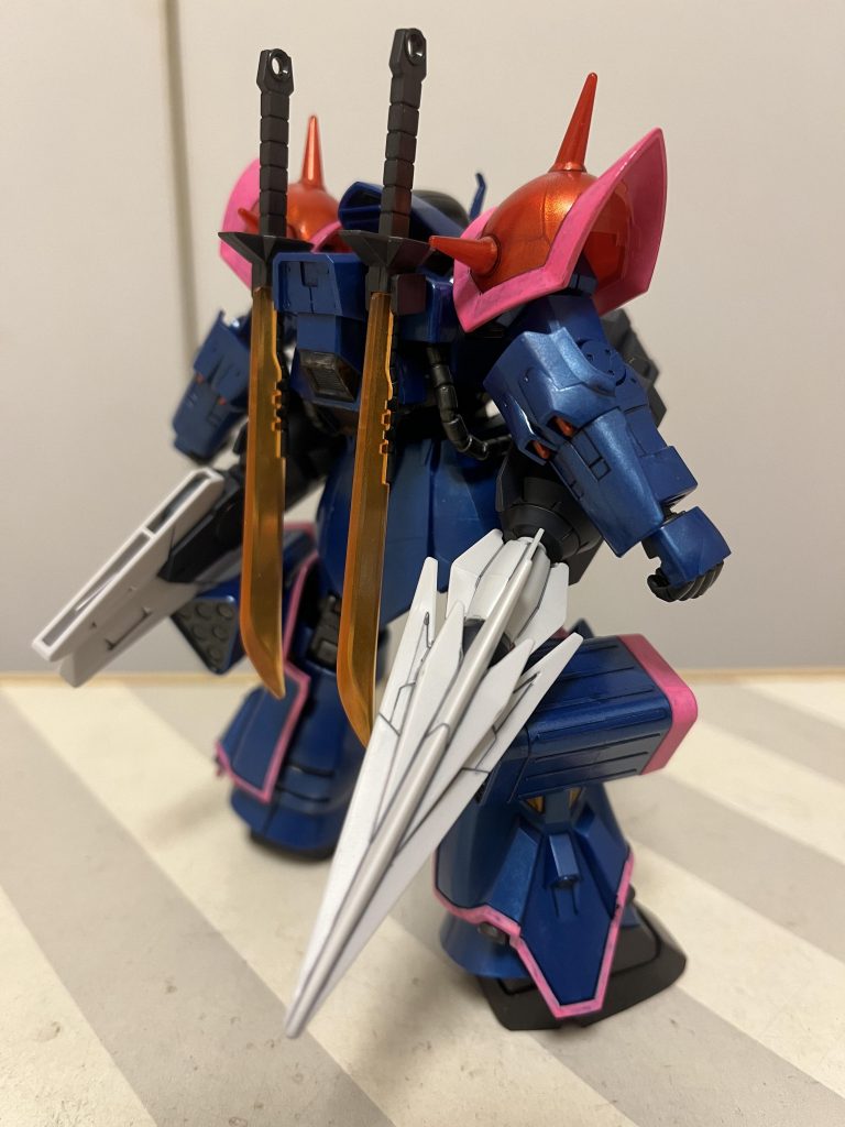 ヒート剣は腰装備にも出来る設定の穴が開いてるので、色々な物が取りつけられそうです。今回はサターン装備をw