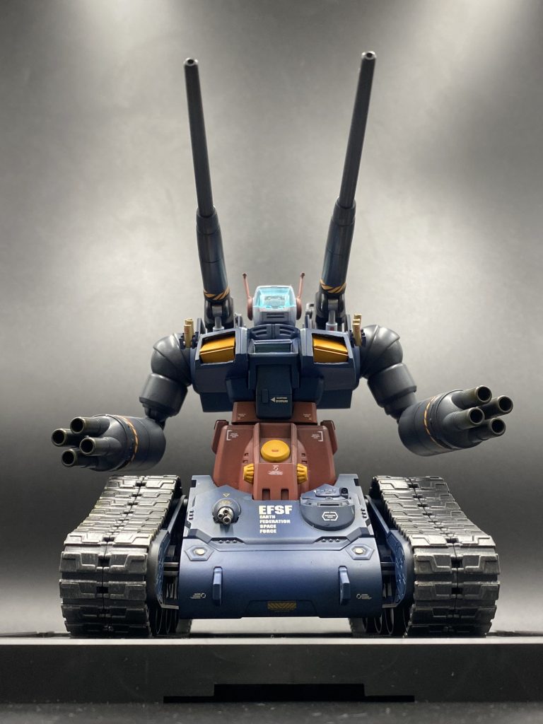 あおりで撮影するとただならぬ迫力があります。車高の高い戦車に意味を見出すとすれば、この見下ろされる威圧感ではないでしょうか?