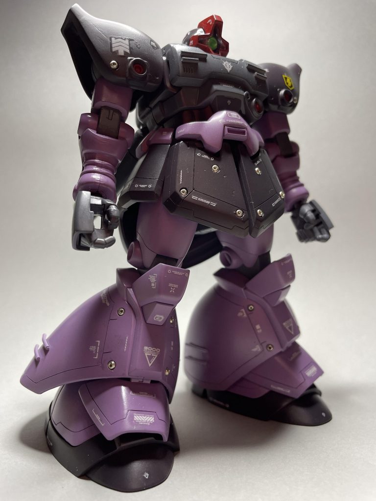 初半光沢仕上げデカール大量に貼り付けてみました。 