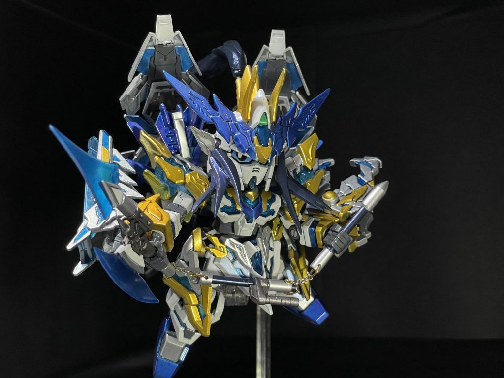 ハイパービームジャベリン、もとい青龍連節戟!ハイパービームジャベリンの折りたたみ機構にヒントを得て、三節棍の様にも使用できるようにしてみました。腰の後ろにマウントすることもできます。