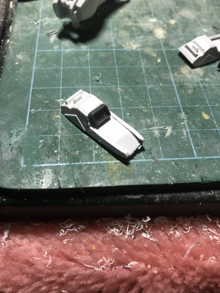 腰アーマーもあっさりしたデザインからもう少しガンダムぽいモノに変更デスティニーを参考にしてます(笑)