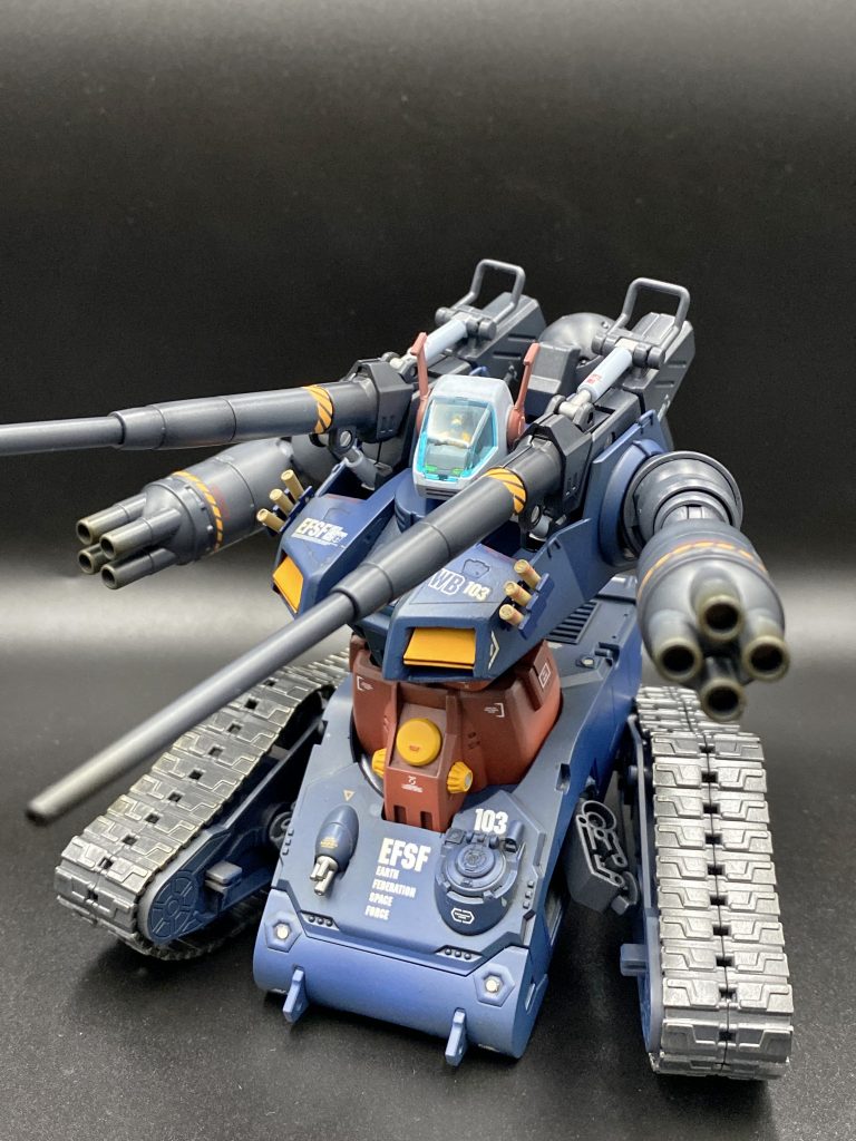 元がRTX-65なので、やっつけてやるポーズが決まります!オリジンでキャタピラは拡げていませんが、ポーズが決まるのでこの構造は大好きです。