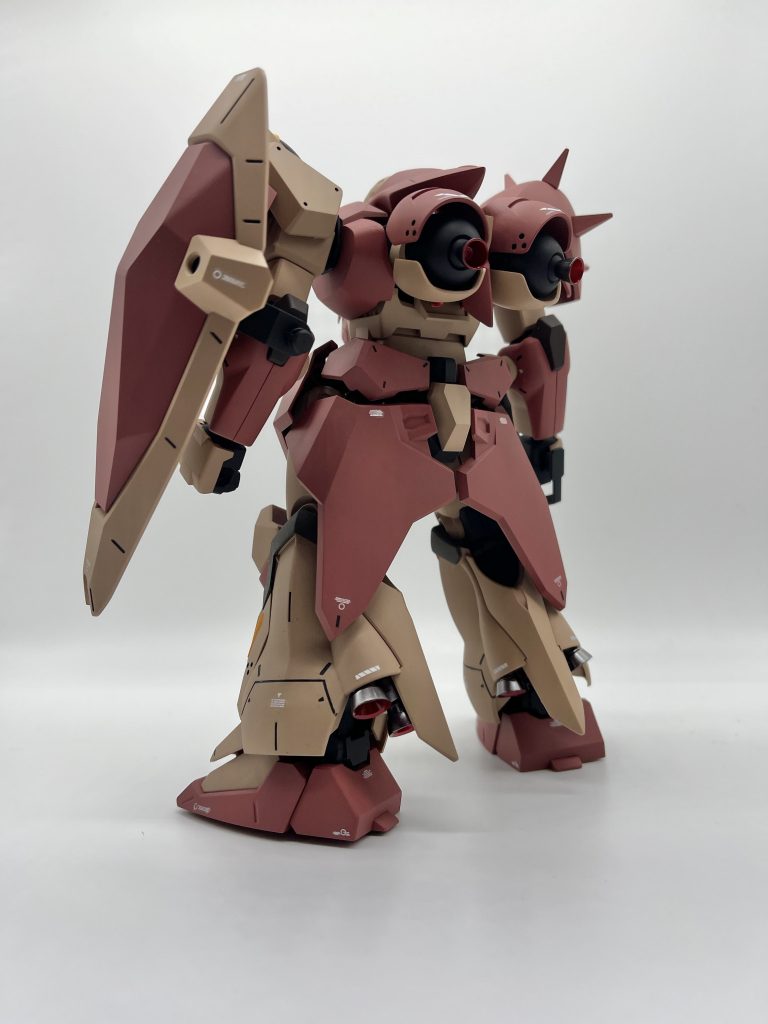 これも普段しないというか、はじめてやってみたのですが、バーニアをちゃんと塗り分けてブラックライトで光らせてみたかったので蛍光で塗っています。まだブラックライトを持っていませんので、画像はありません！    