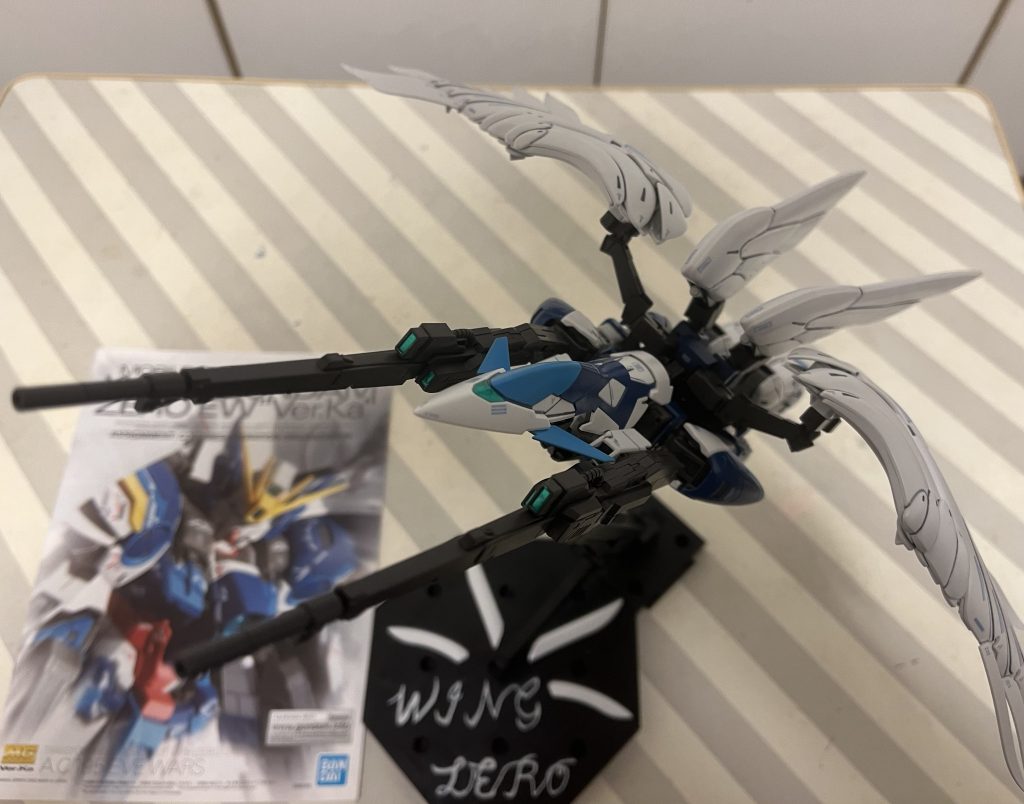 変形。大気圏内ネオバード形態。主翼の角度調節が大変w