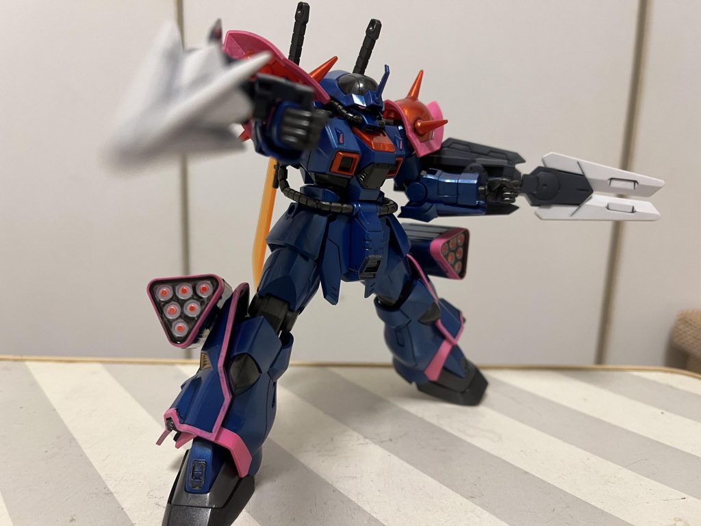 サターン装備でアクション!手首の穴もピッタリでグラつかずに持てますよ!