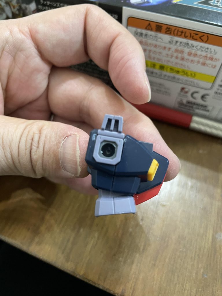 ボディ内にプラ板挟んで?胴は前屈みで固定になるようにしてます。このあと1ミリ?くらい胴は延長しました。ご覧頂きありがとうございました。写真も素人なので、色々試行錯誤してます。今回はピント合わせの練習ですw今年まだ3体目と言う超スローペースですが、ぼちぼち頑張ります(^_^;)