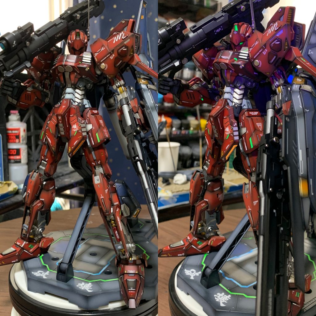 ・チェックブラックライトなしだとこんな感じです。目が光らないだけで印象が変わりますね。背景の星のカーテンはご愛嬌です。。撮影場所がないので1枚目のように切り取り加工を使用しているというわけです。。さて、ホコリをヤスリやブラシで除去して再塗装など細かい箇所の修正を行います。見えにくいですが土台もしっかり塗装して完成。写真を撮って遊びました。しかしポーズは塗装剥げが怖くて大したことはできませんでした。百式壊はもともとプロポーションがとてもいいのですが、腰の稼働範囲が少なかったり、百式と違って金色じゃないので塗装しないとかなり地味に見えたり、武器やバックパックが微妙なイメージでした。なのでディテールアップで印象を変えてあげて楽しむ方向で作成しました。やりがいがとても感じられるので楽しく製作できました。それと、ガレージキットの百式よりも良いものを作りたいという気持ちで作成しました。結果的に情報量では負けてないと思います。なかなか手に入らないキットになっていますが、また製作したいと思います。次はゴールドカラーで色分けしたいですね。