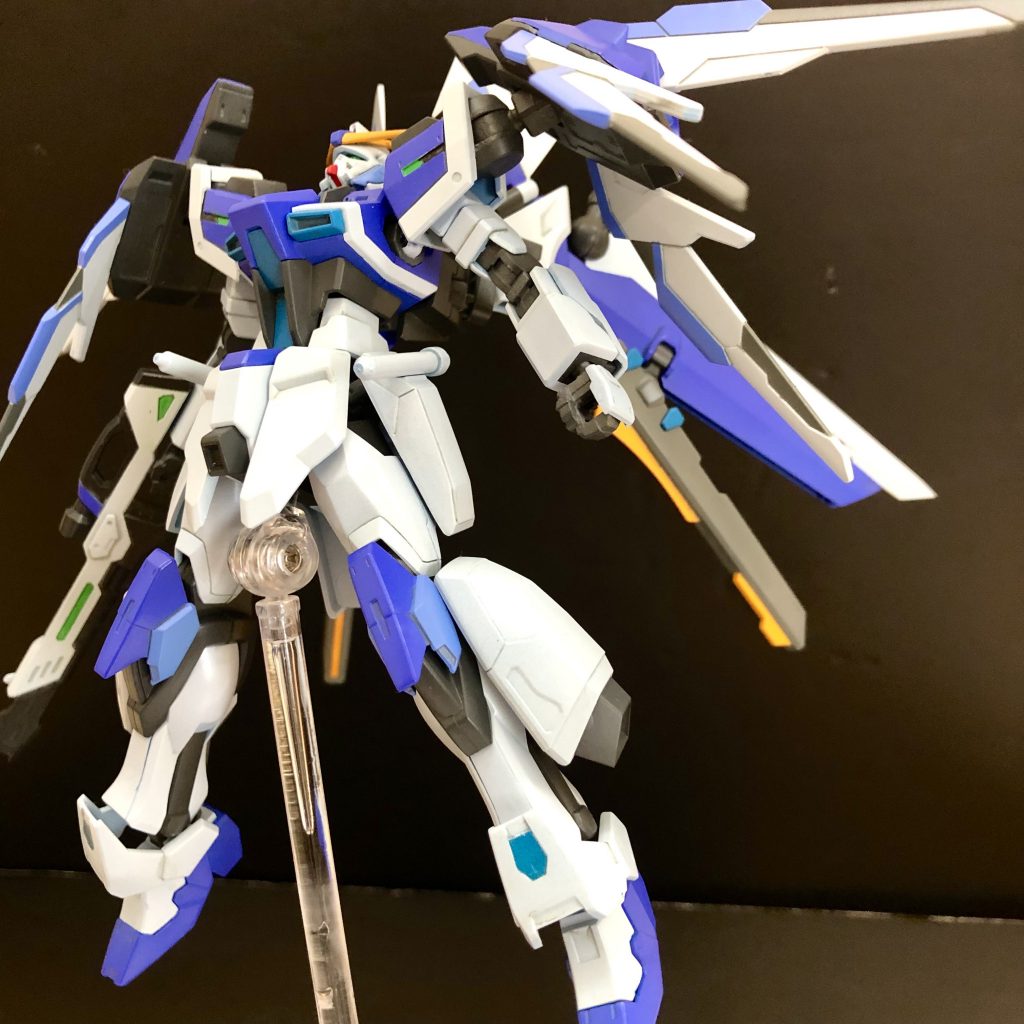 ウィンダムのボディを中心にカッコいい頭、腕、脚、バックパックを組み合わせた簡単ミキシングです。合わせ目などは消していません。