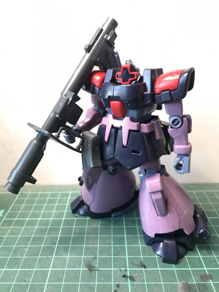 ベースとなるのはHGUCドム・トローペンです上半身はそこまでデザインの差異はなかったのでちょっとした改造で済みましたですが、下半身はそんな簡単なことではなくなんのパーツも流用出来ませんので脚部は、フルスクラッチになりました( ´Д`)y━・~~