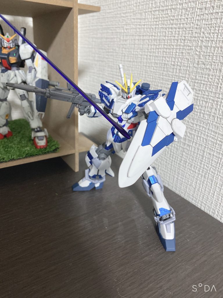 ビームサーベルもカラーリングに合わせクリアブルーで塗装。ご覧いただきありがとうございました😊