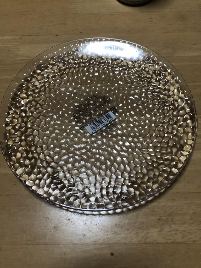 100均でアクシズ😅見つけたので購入、、これにオレンジや黒を適当に塗装して、、裏からライトで照らして、、。