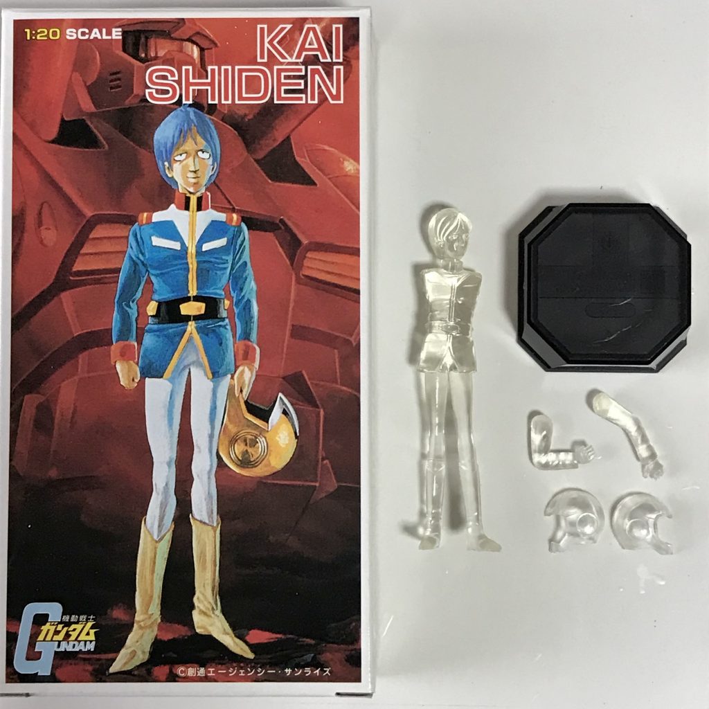 パッケージと中身です。うーむ、萌えませんねぇ(汗) 近ごろガールズプラモやガレキばかり作っているので、そもそも男性に萌えなくなってる自分がいます…(笑)