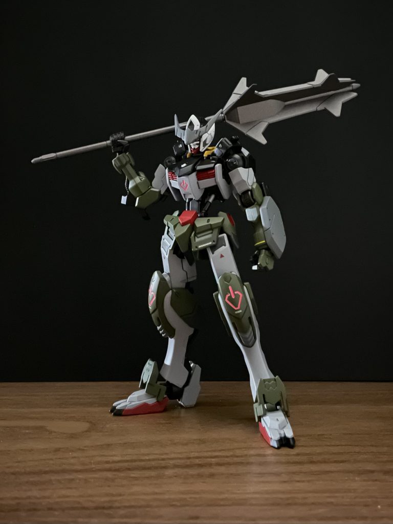 少し分かりづらいですが、胸に鉄華団のマークを入れてみました。