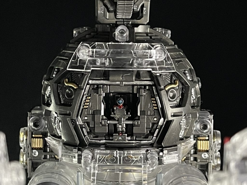 コックピットも少し塗装してます