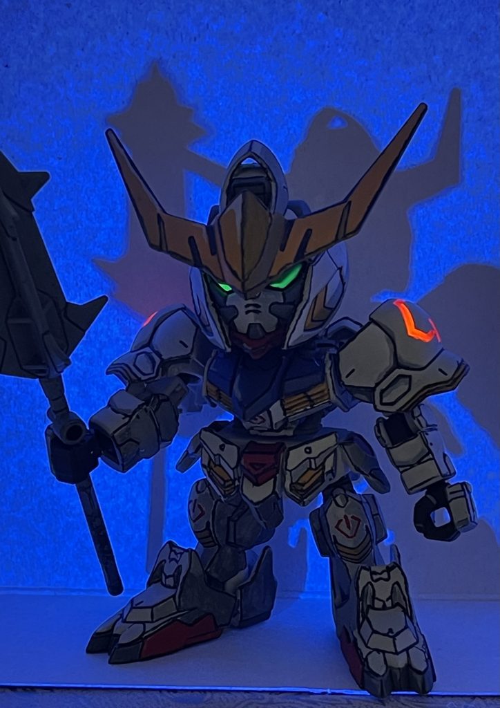 ポイント的に蛍光塗料を使用