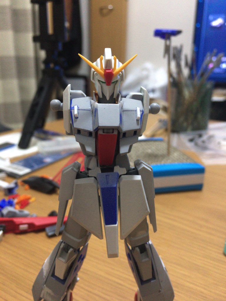 肩のフレームのカバーを制作。胸アーマー上部を延長、腰延長、脚をスネで延長しました。