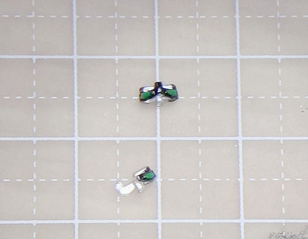 全然見えませんが目も塗装しました。本当に見えませんね。