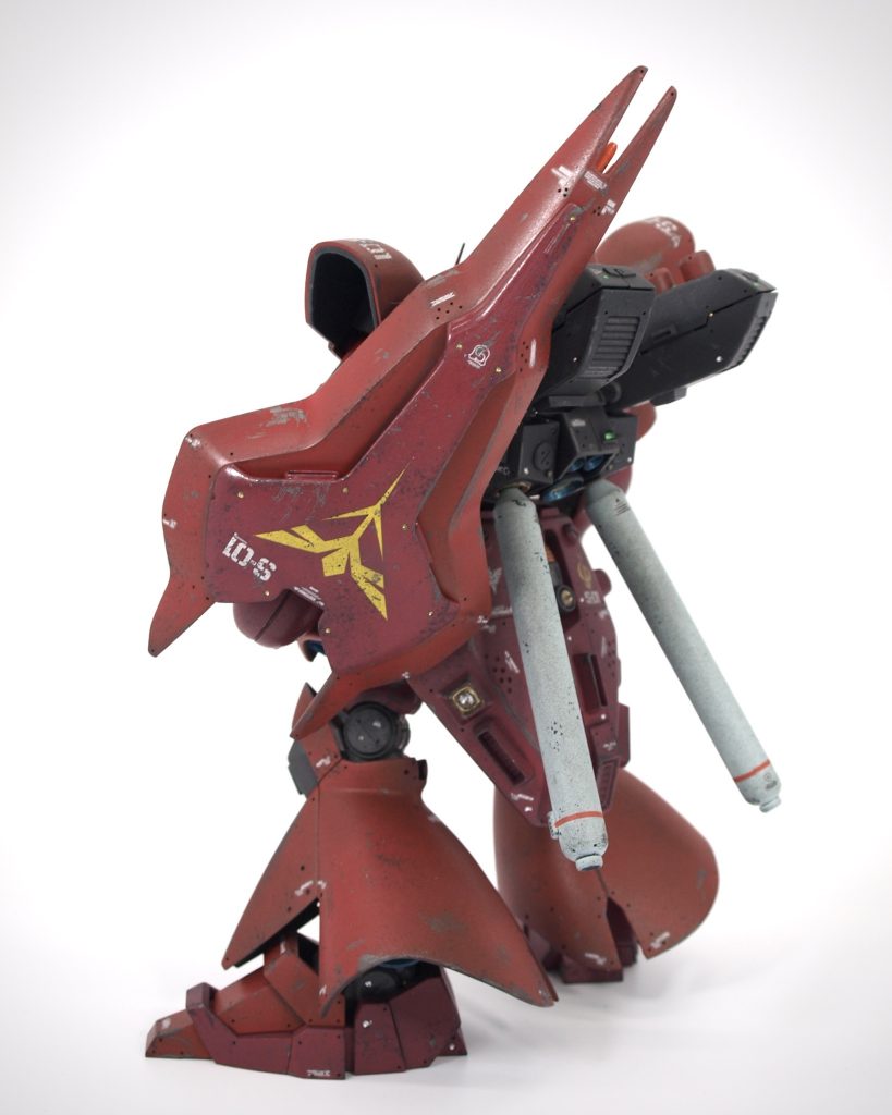 シールドの黒い所なんだか野暮ったくみえて仕方なかったので赤くしました。