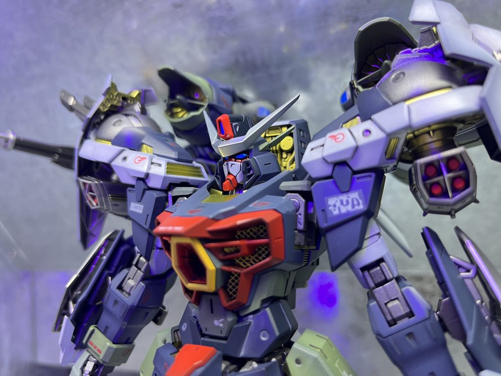 配色検討その2頭部のホワイト、グリーンも浮いてる気がしたので、ミッドナイトブルーに変更。落ち着いた感じになりました