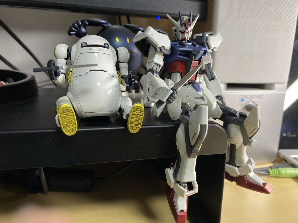 EGストライク「おれ、武器がナイフなんだ‥」メカトロヴィーゴ「カッコいいよ…、ナイフ」