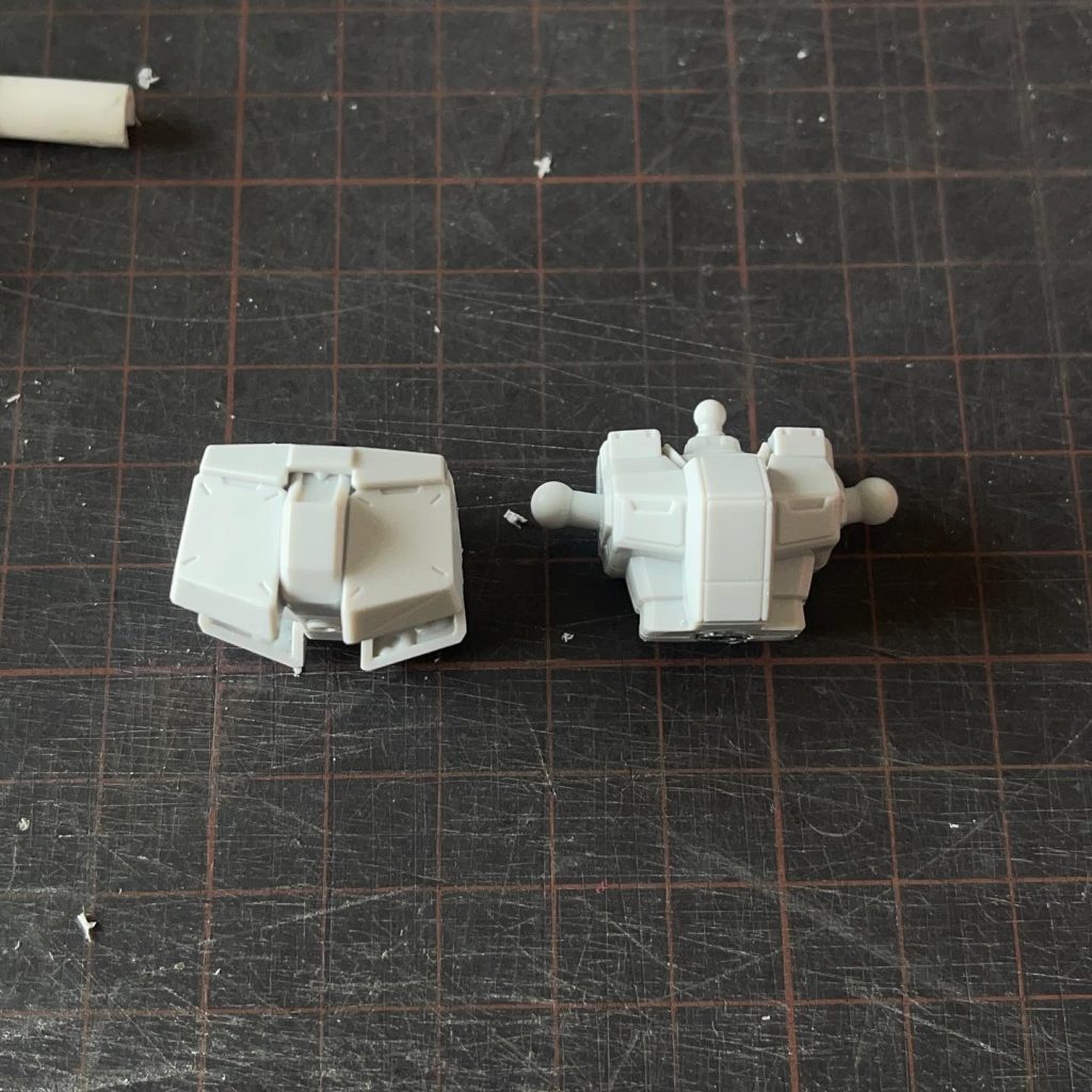 上半身と腰周りを切断して切り離し  