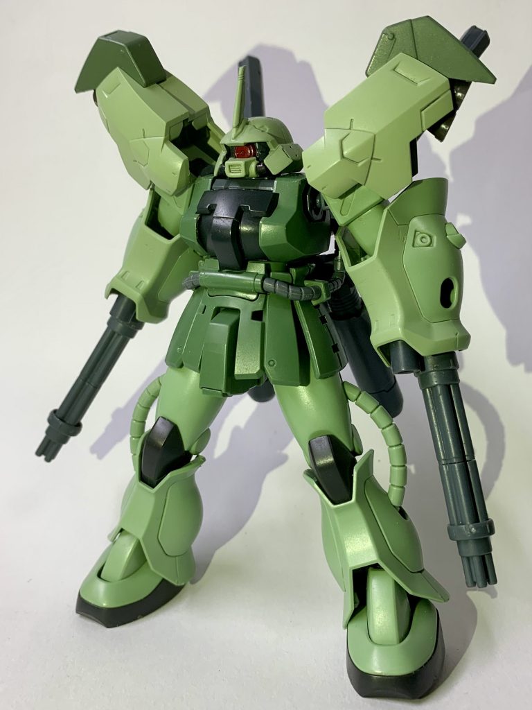 前々からジオン系のガンプラ改造について興味があったのですが、このご時世で中々素材が集まらず、先日たまたま手に入れたザクⅡF2型にテンションが爆上がりし、その勢いのまま作成しました。