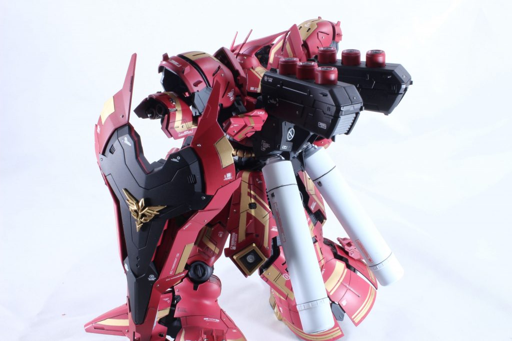 シールドのエンブレムはバンダイのパーツにて。プロペラトタンクじゃカラーバランスを考え白で塗装。