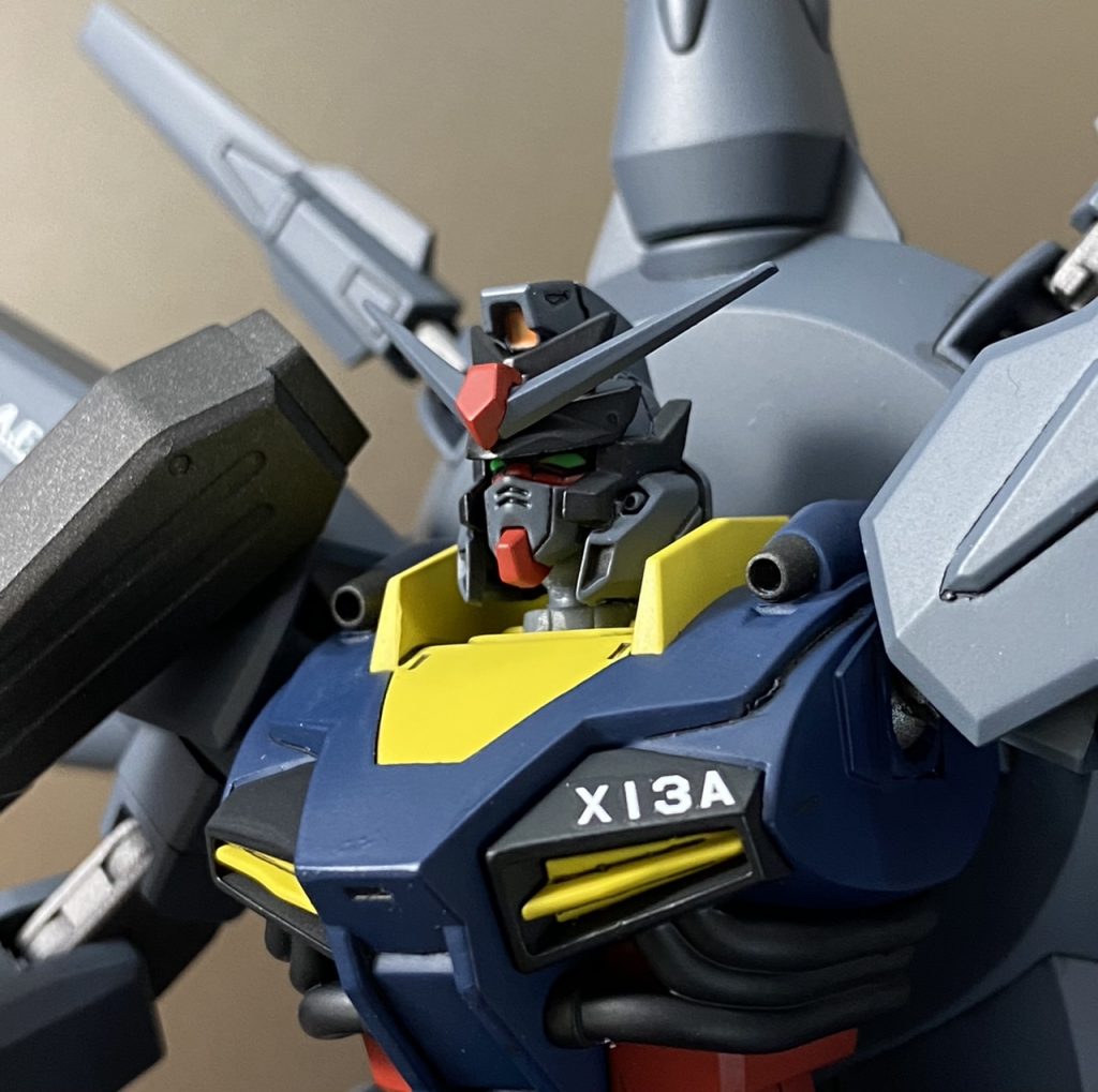 馬面気味だったガンダムフェイスは、HGCEストライクの物を移植しました。お陰でだいぶイケメンになったかと。