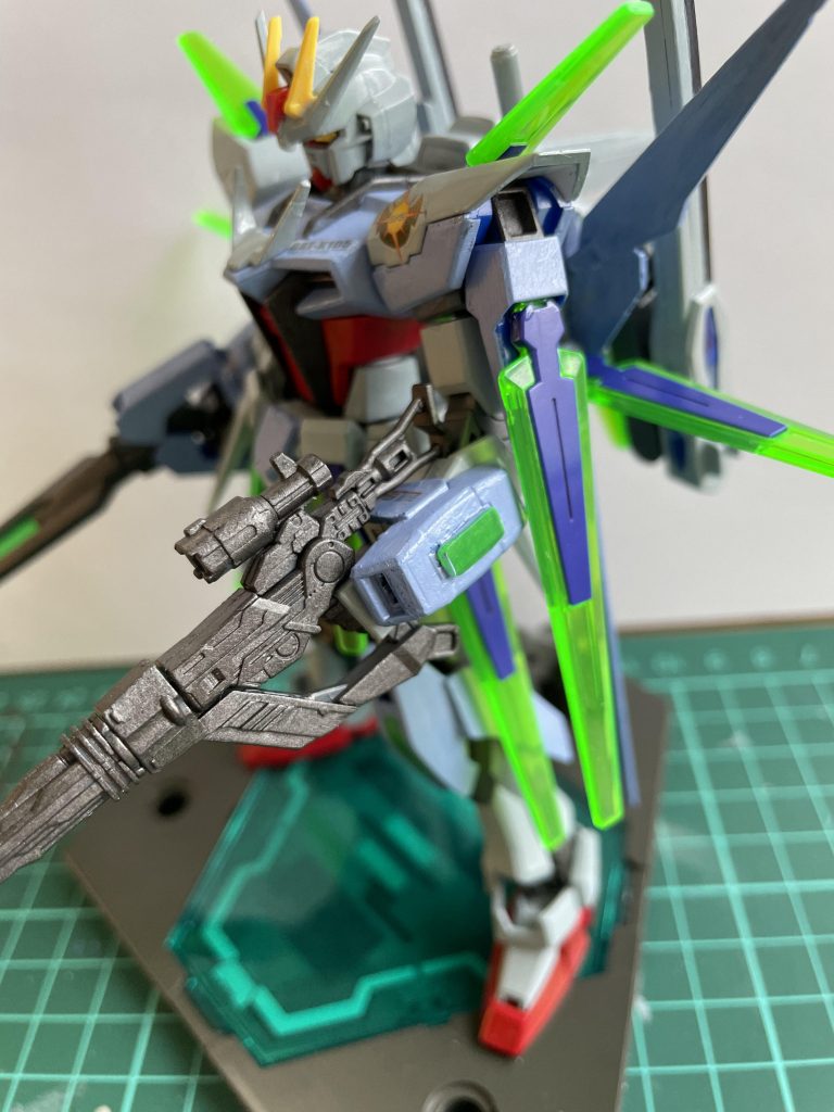 側面ビームシールド発生装置余ったクリアパーツを使ってます。(若干歪ですが、、)