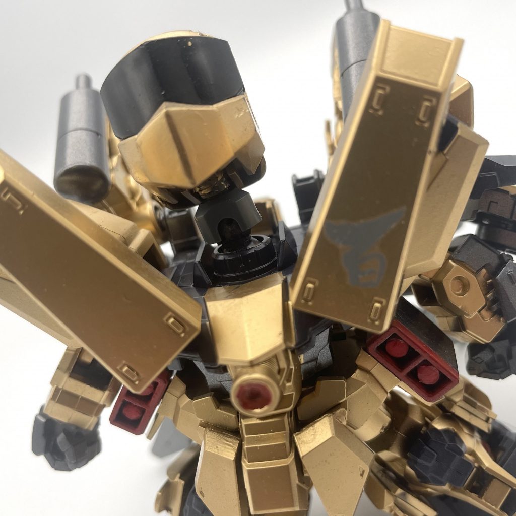 このように。これで首も振れるし上下にも動かせるようになっていい感じ。ちょっとうつむき加減のカッコイイ角度も決まるように。