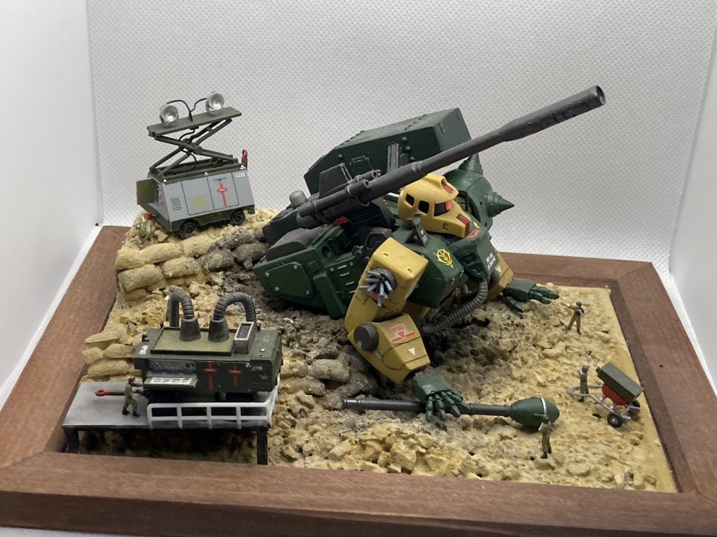 1/144のフィギュアと1/72の戦闘機のタキシングセットで、よりリアルなジオラマちしました。土嚢袋も1/144スケールです!