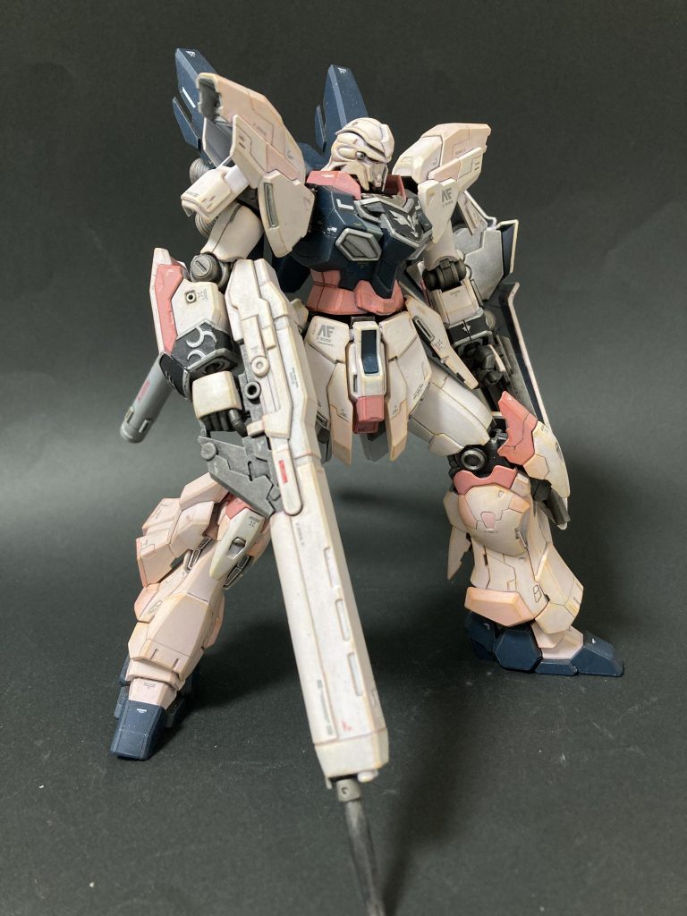 アクリジョンを筆塗りした後、色鉛筆でエッジに色をのせています。