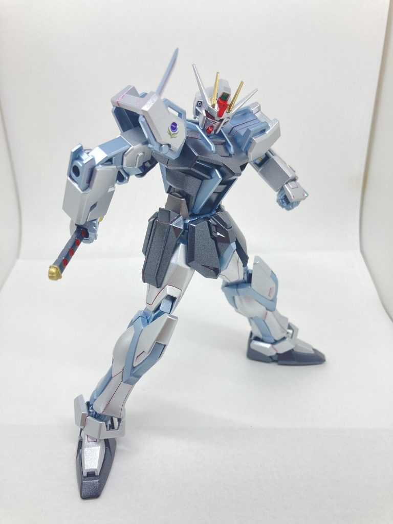 ジャンクで適当に作ったアームのおかげで、抜刀ポーズだけはそれなりに出来たりします。背中から、脇下から、逆手抜き等